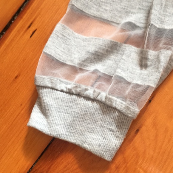 Veto Moda Grey Crop Striped/Sheer Shirt Size M - Picture 6 of 8